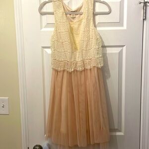 Freeway Women’s Lace and Tulle Dress size M
